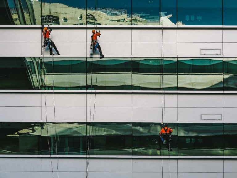 Factors that will affect the price of commercial window cleaning cost
